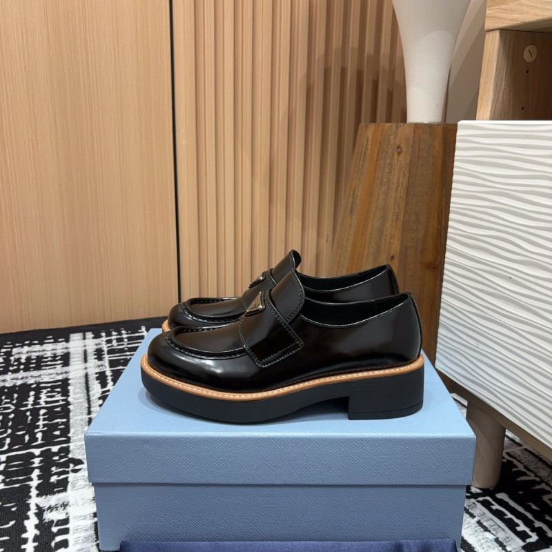 Pra*a leather shoes